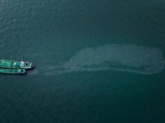 Un petrolero sufre una explosión y una fuga de petróleo frente a las costas de Kuwait