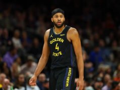 Moses Moody de los Warriors fue sacado en camilla de la cancha después de una terrible lesión en la rodilla en la victoria sobre los Mavericks