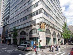 El propietario Charles Cohen abre una cafetería en un edificio de decoración y diseño en medio del conflicto por la fortaleza