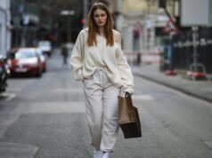 15 pantalones de viaje de talla pequeña, cómodos y aprobados por escritores desde $ 13