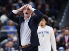 La promoción de muebles gratuitos de la tienda de Nueva Inglaterra puede resultar contraproducente espectacularmente gracias a los equipos de baloncesto de la Universidad de Connecticut