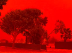 El ciclón Narelle tiñe de rojo sangre los cielos australianos en escenas ‘apocalípticas’
