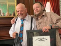 Corey Harrison dijo que se estaba muriendo solo en México. Su padre dice que ya pagó todo. Entonces, ¿por qué los fans pagan el resto?