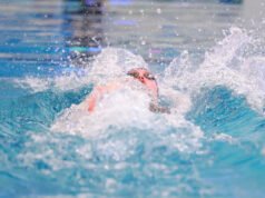 Campeonato femenino de natación y saltos de la NCAA: Curzan y Bell se enfrentan, Virginia se aleja