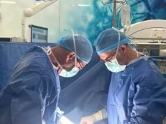 Decenas de refuerzos de personal médico de camino a Israel desde Chipre a bordo de un barco