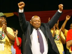 Mosiuoa “Terror” Lekota, veterano antiapartheid sudafricano y ex ministro de Defensa, muere a los 77 años
