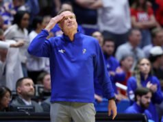 El entrenador de Kansas, Bill Self, no está seguro de su futuro tras la derrota ante St. John’s: “No lo he decidido”