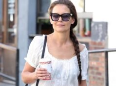 Canaliza el estilo primaveral de Katie Holmes con este top de Amazon