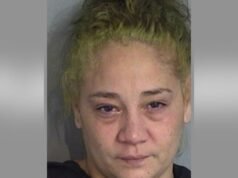 Madre arrestada después de ayudar a sus hijos a golpear a un niño de 10 años