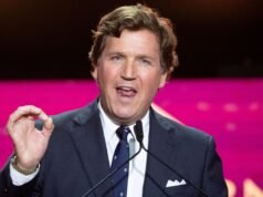 El trastornado Tucker Carlson apuñala a Trump por la espalda