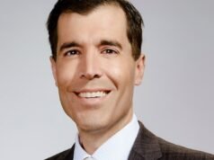 El corresponsal de justicia de CBS News, Scott MacFarlane, se marchará