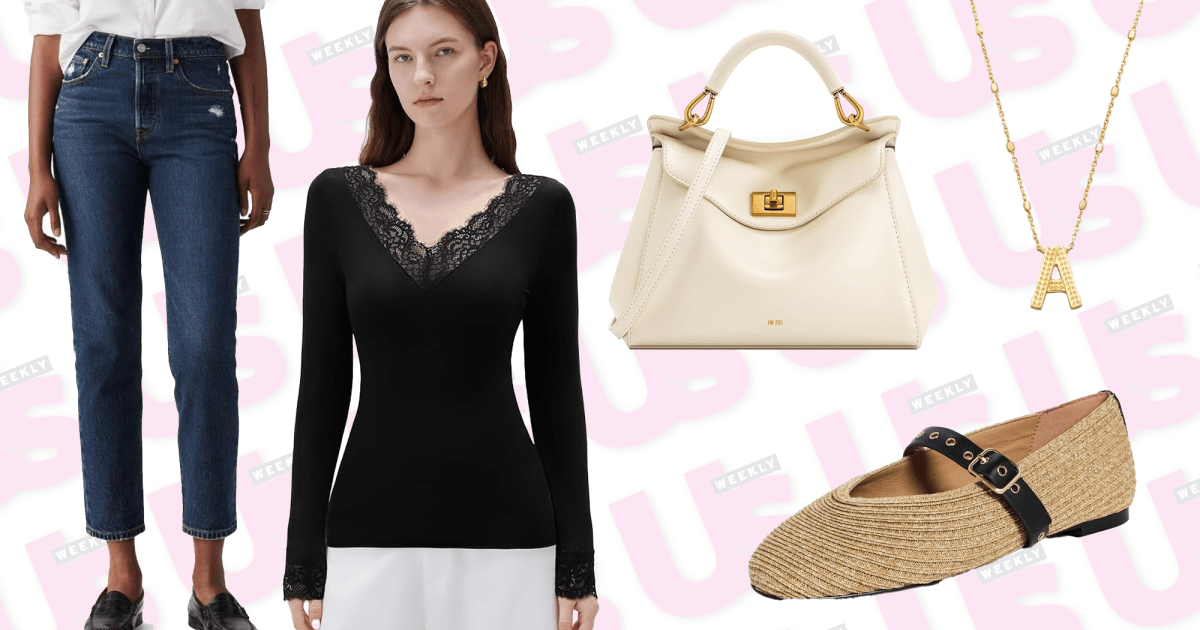 Vaqueros Levis, top negro, bolso pei JW color crema, collar Kendra Scott y zapatos planos Madewell