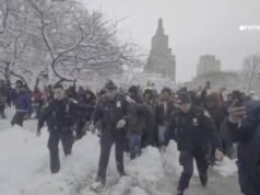 Así es como los funcionarios de la policía de Nueva York deberían haber respondido al asalto de la bola de nieve