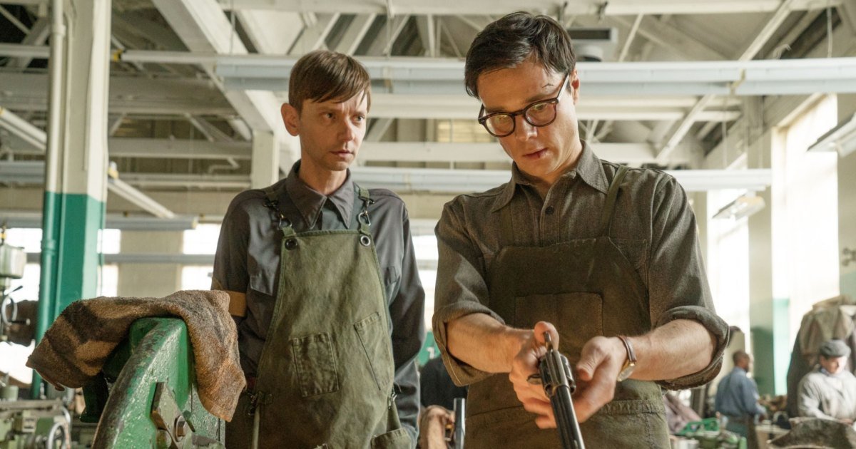 DJ Qualls y Rupert Evans en El hombre en el castillo alto