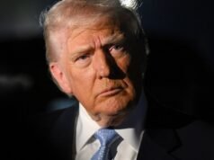 Trump compró hasta 1,25 millones de dólares en bonos de Netflix en medio de una batalla de fusiones y adquisiciones con el Banco Mundial