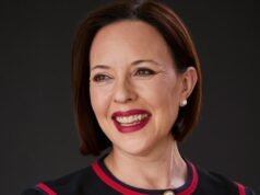 El director ejecutivo de la OSN del Centro Kennedy parte hacia Wallis en Los Ángeles