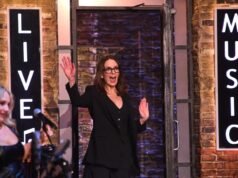 Reseña de ‘SNL UK’: Tina Fey lanza la versión británica de Sketch Show