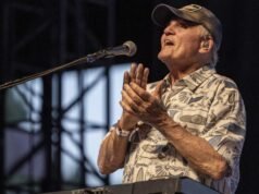 Bruce Johnston deja The Beach Boys después de 60 años