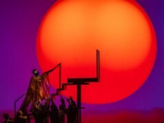 Reseña: ‘Akhenaton’ de Philip Glass regresa a la Ópera de Los Ángeles, esta vez con un magnífico John Holiday