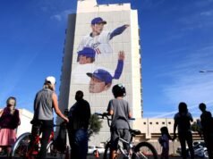 Ohtani, Yamamoto y Sasaki honrados en mural de 12 pisos de los Dodgers