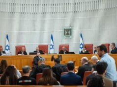 El Tribunal Superior escucha peticiones que exigen una investigación estatal el 7 de octubre, las familias en duelo interrumpen la audiencia