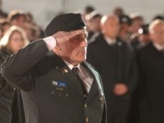 El jefe de las FDI pide a los haredim que sirvan mientras Israel celebra el Día del Recuerdo en el Muro Occidental