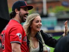 El receptor de Cleveland Austin Hedges le propone matrimonio a su novia después de ayudar a los Guardianes a vencer a los Orioles