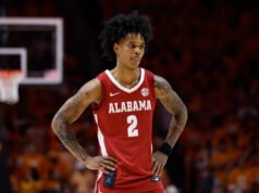 El abogado de Aden Holloway dice que el guardia espera regresar a Alabama para la temporada 2026-27 después de su arresto por cargos de drogas.