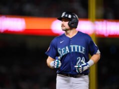 Cal Raleigh sigue sin jonrones después de que los Angelinos robaran al RF Jo Adell