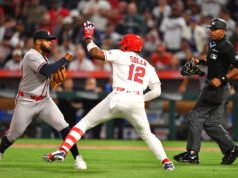 Reynaldo López y Jorge Soler lanzan golpes en salvaje pelea entre Bravos y Angelinos