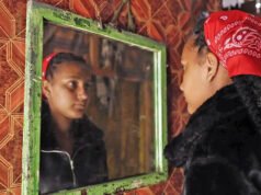 Los niños nacidos cerca de una base militar descubren la verdad sobre los padres soldados británicos