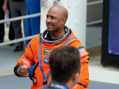 La misión Artemis II incluye al astronauta Victor Glover, quien jugó fútbol americano universitario y luchó en Cal Poly.