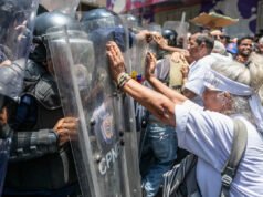 En Venezuela, la policía bloquea a manifestantes que exigen mayores salarios y pensiones
