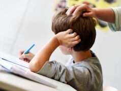 Buenas formas de responder si su hijo trae a casa calificaciones inferiores a las ideales