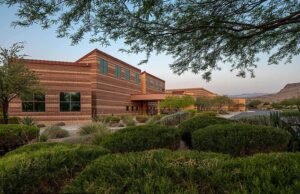 Segundo estudiante de una escuela privada acusado como adulto de presunta violación en grupo de un niño acosado durante un viaje, y los fiscales lo acusan de usar un video de la presunta agresión para burlarse de la víctima.