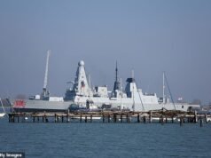 El HMS Dragon atraca en el Mediterráneo en medio de “problemas técnicos” con su sistema de agua, el último bochorno para la Royal Navy