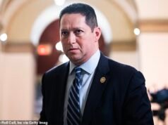 Lea repugnantes textos sexuales supuestamente enviados por un congresista de Texas deshonrado a OTRO miembro del personal… años antes de que el asistente con el que tuvo una aventura se suicidara.