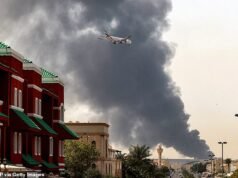 Las aerolíneas podrían empezar a quebrar en unas semanas en medio del caos en Medio Oriente con la caída de las reservas y el aumento del petróleo, advierte el magnate multimillonario de la aviación de Dubai.