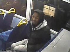 El asesino se ríe y golpea en el autobús después de asesinar a un estudiante, antes de alardear: “Lo apuñalé por la espalda”