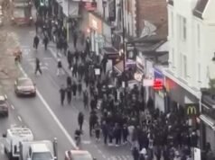 El guardia de seguridad de Clapham cuenta el momento en que se vio obligado a encerrar a los clientes dentro de la tienda mientras una multitud de jóvenes salvajes se alborotaba, después de que la policía metropolitana advirtiera sobre los “vínculos” de las vacaciones de Pascua.