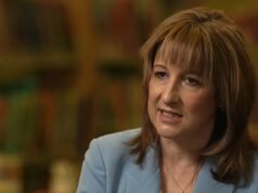 Rachel Reeves dice que sólo los hogares más pobres deberían beneficiarse de un rescate energético y sugiere que NO se reducirán los impuestos al combustible para los conductores desesperados.