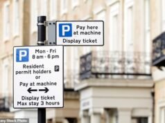 Los conservadores dicen que se eliminarán los cargos de estacionamiento para estancias de dos horas para impulsar las asediadas calles principales de Escocia