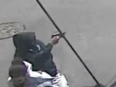 Momento: el tirador de Nueva York dispara a un BEBÉ en la calle de Brooklyn a plena luz del día antes de huir en la parte trasera de un scooter