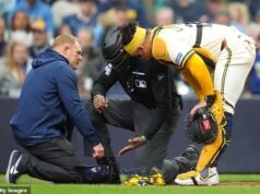 Momento aterrador: el árbitro veterano de la MLB se vio obligado a abandonar el juego después de que una falta de 100 mph lo golpeara a quemarropa