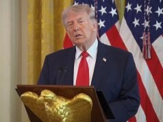 Trump se burla de Macron mientras utiliza un discurso televisivo para condenar a Europa por no abrir el Estrecho de Ormuz, pero dice que la guerra terminará “en breve”