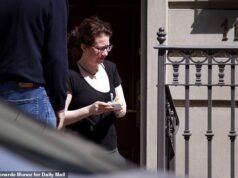 La victoria de una viuda adinerada como el presunto ocupante ilegal más desagradable de Estados Unidos es retirada de la casa de 13 millones de dólares que tomó después de la repentina muerte de su marido.