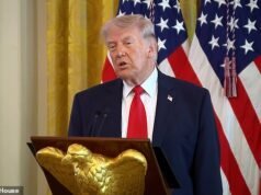 “Tengo que preguntarle a mi equipo”: momento en que Donald Trump se burla de Keir Starmer usurpando su identidad tras asar a Macron por la bofetada de Brigitte