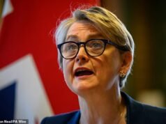 El Reino Unido y sus aliados amenazan con nuevas sanciones a Irán por el cierre del Estrecho de Ormuz, mientras Europa rechaza la demanda “poco realista” de Donald Trump de usar la fuerza para reabrir un canal marítimo vital.