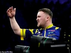 Luke Littler choca con Gian van Veen en la fila del escenario: Star, de 19 años, se burla de su oponente llorando después de ser acusado de celebrar sus dardos fallidos mientras su rival llama al campeón mundial un ‘dolor perdedor’