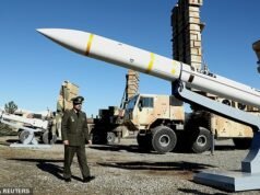 Irán todavía tiene el 50% de sus lanzadores de misiles y miles de drones y todavía puede “causar un caos absoluto” en Medio Oriente, dicen fuentes de inteligencia estadounidenses, a pesar de semanas de bombardeos.